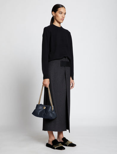 Image of model wearing Small Puffy Chain Tobo Bag in DARK NAVY