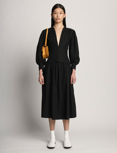 Front image of model carrying Mini Round Dia in CARAMEL