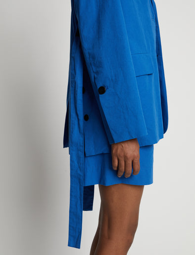 Detail image of model wearing Cotton Linen Blazer in cerulean
