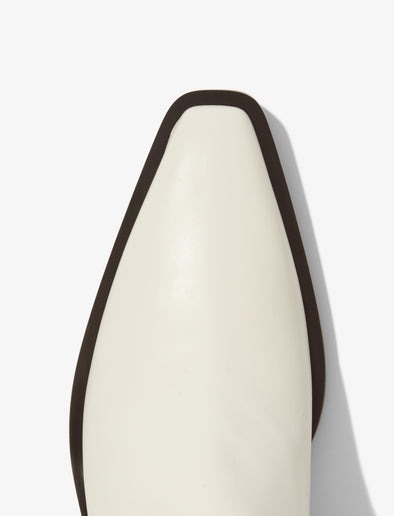 Detail image of the toe of BRONCO BOOTS in Natural