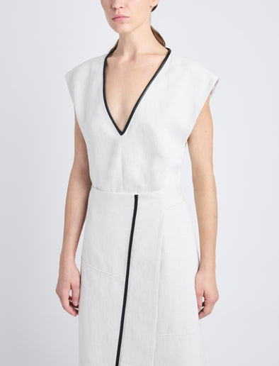 Detail image of model wearing Monir Dress In Cotton Linen in ECRU