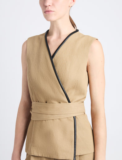 Detail image of model wearing Elliot Top In Cotton Linen in HAZELNUT