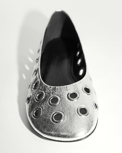 Aerial image of Glove Grommet Flats in silver