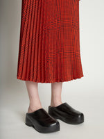 Detail image of model wearing Pleatable Crepe Midi Skirt
 in VERMILLION/BLACK