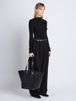 Image of model wearing XL Bedford In Leather in black
