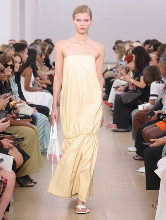 Model Walking Proenza Schouler SS24 Runway In Margot Dress In Resin Nappa, Cooper Flip Flops In Cream Grain Calf