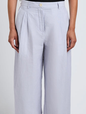 Proenza Schouler Detail image of model wearing Eleanor Pant in Linen Shirting in Light Oxford Melange