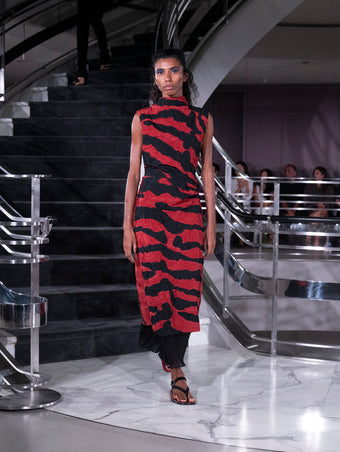 Proenza Schouler Runway Image of MAILA DRESS IN TIGER CRINKLE INTARSIA in Paprika Black