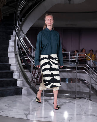 Proenza Schouler Runway Image of SORAYA SKIRT IN TIGER CRINKLE INTARSIA in Quartz Black