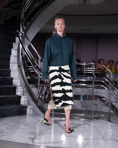 Proenza Schouler Runway Image of SORAYA SKIRT IN TIGER CRINKLE INTARSIA in Quartz Black