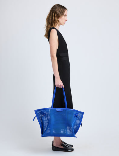 Image of model wearing Days Carryall in Mesh in Cobalt