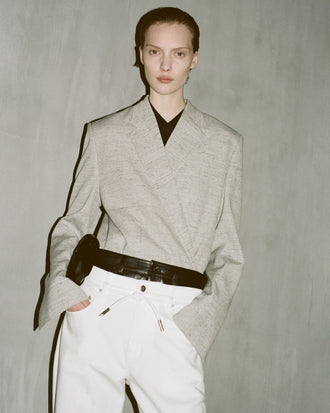 Cropped image of model wearing Hadley Jacket in Melange Viscose Linen in grey multi.