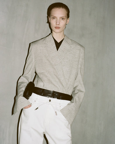 Cropped image of model wearing Hadley Jacket in Melange Viscose Linen in grey multi.