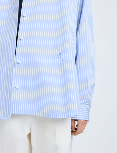 Proenza Schouler Detail image of model wearing Hunter Top in Stripe Cotton Silk Poplin in Pale Blue Multi