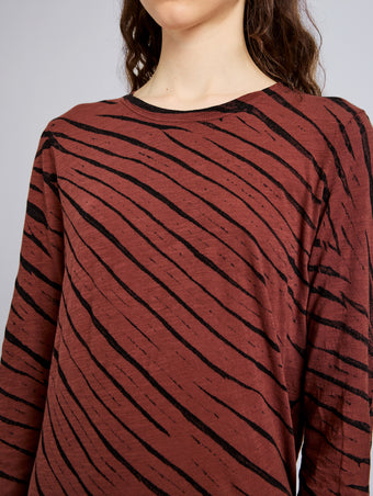 Proenza Schouler Detail image of model wearing Mia T-Shirt in Tie Dye Tissue Jersey in Bark Multi