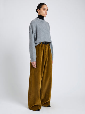 Proenza Schouler Side full length image of model wearing Ruthi Top In Chunky Cashmere in Grey Melange