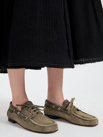 Image of model wearing Deck Shoes in Kidsuede in Moss