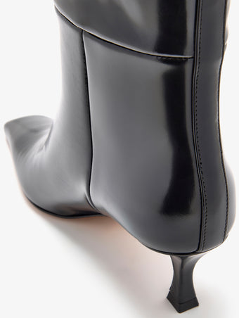 Detail image of Trap Boots in Spazzolato Leather in Black