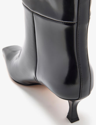 Detail image of Trap Boots in Spazzolato Leather in Black