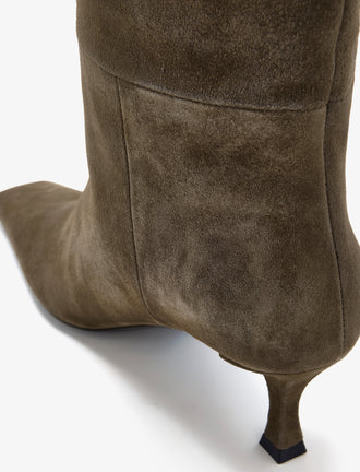 Detail image of Trap Boots in Kidsuede in Moss