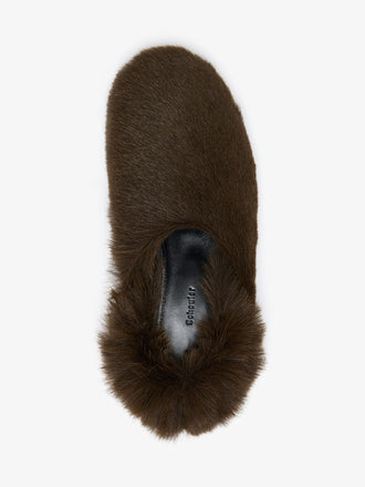Proenza Schouler Aerial image of Ruched Tee Slippers in Shearling in Chocolate