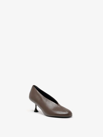 Proenza Schouler front 3/4 image of Tee Pumps in Nappa in mahogany