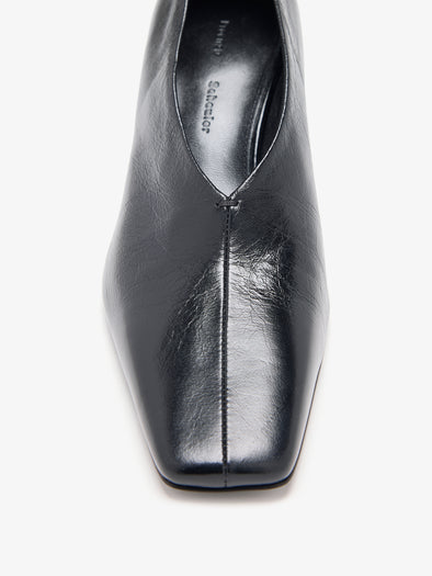 Detail image of Trap Pumps in Slick Claf in Black 