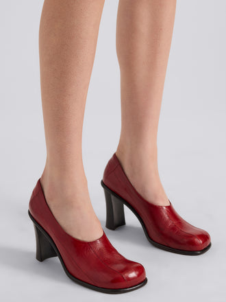 Proenza Schouler Image of model wearing Esme 90MM Pump in Eel in Merlot