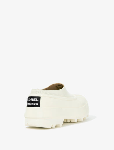 Proenza Schouler back 3/4 image of SOREL x Proenza Schouler CARIBOU Mule WP in CHALK/BLACK
