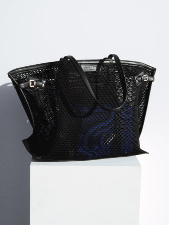 Days Carryall in Mesh in black on white platform
