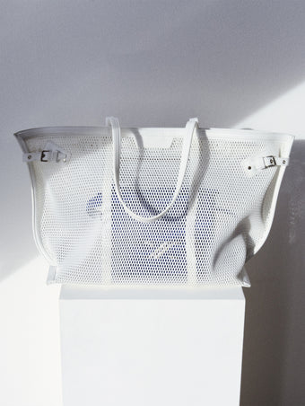 Days Carryall in Mesh in off white on tonal platform