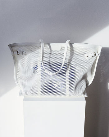Days Carryall in Mesh in off white on tonal platform