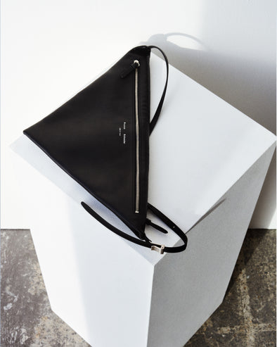 Aerial image of Tetra Shoulder Bag in Nappa in black on white platform