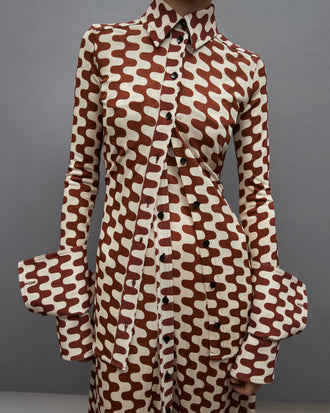 Cropped image of model in Printed Matte Jersey Shirt in wine/ecru