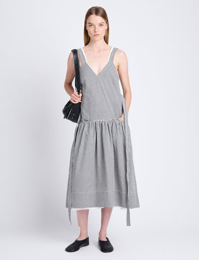 Front full length image of model wearing Sasha Dress In Grid Cotton Crinkle in BLACK/IVORY