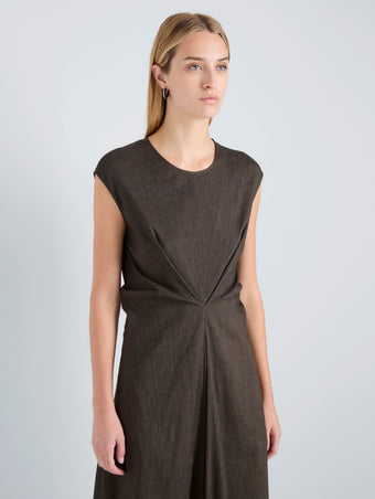 Proenza Schouler Detail image of model wearing Miranda Dress in Linen Slub in Coffee