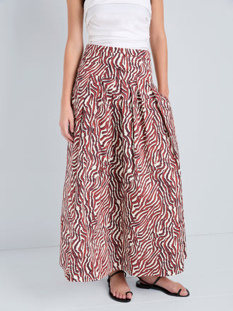Proenza Schouler Detail image of model wearing Nessa Skirt in Poplin in Rust Cream Multi